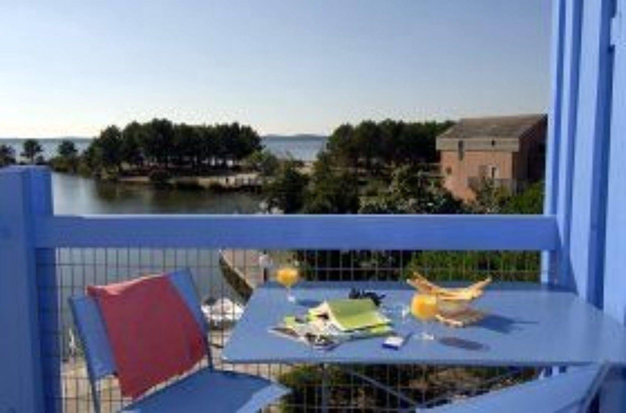 Residence Odalys Du Port Hourtin Exterior photo