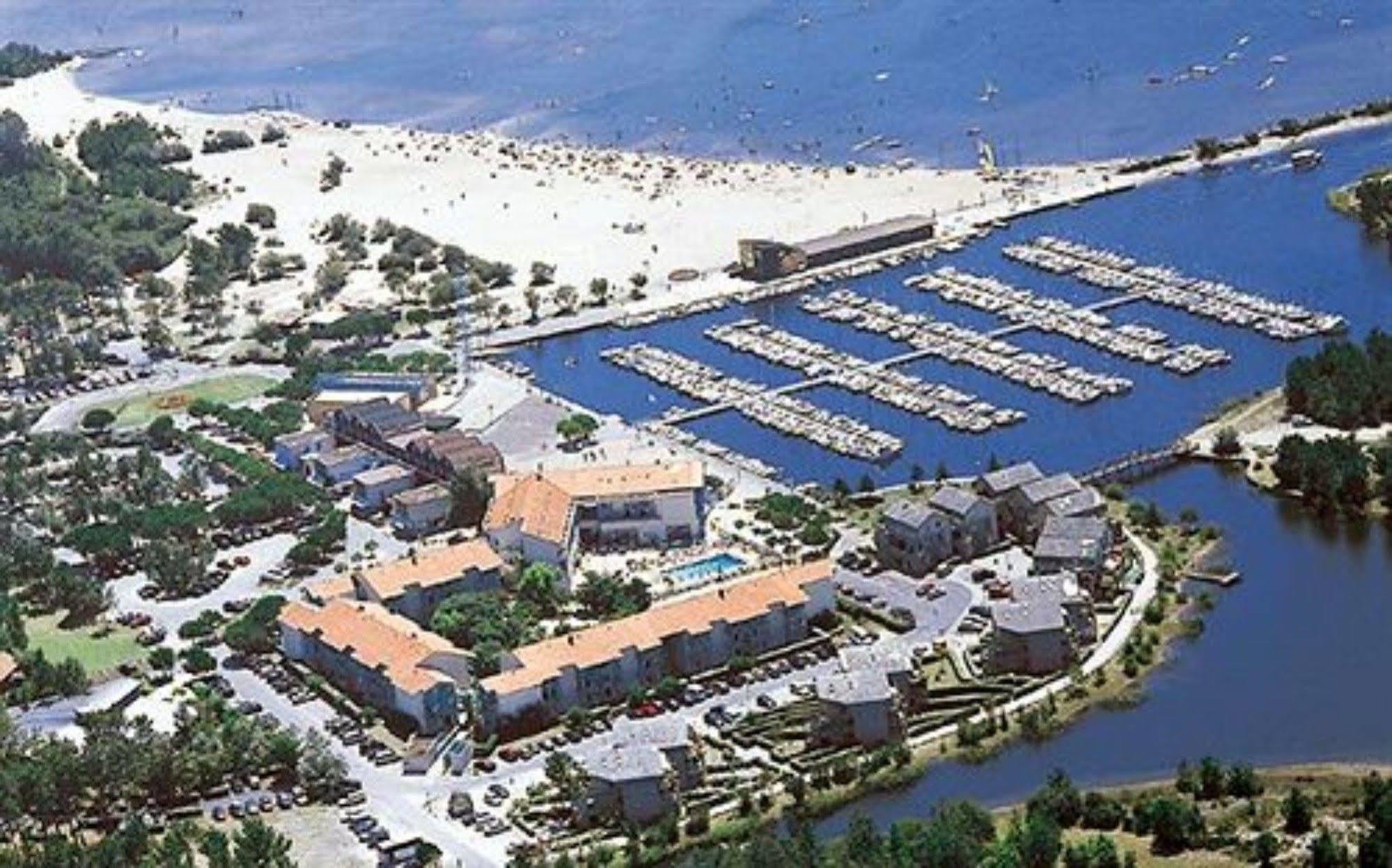 Residence Odalys Du Port Hourtin Exterior photo